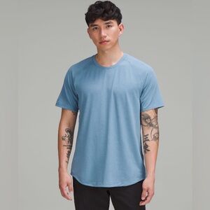 EUC Men’s Lululemon License to Train Short Sleeve Shirt Size XS Utility Blue